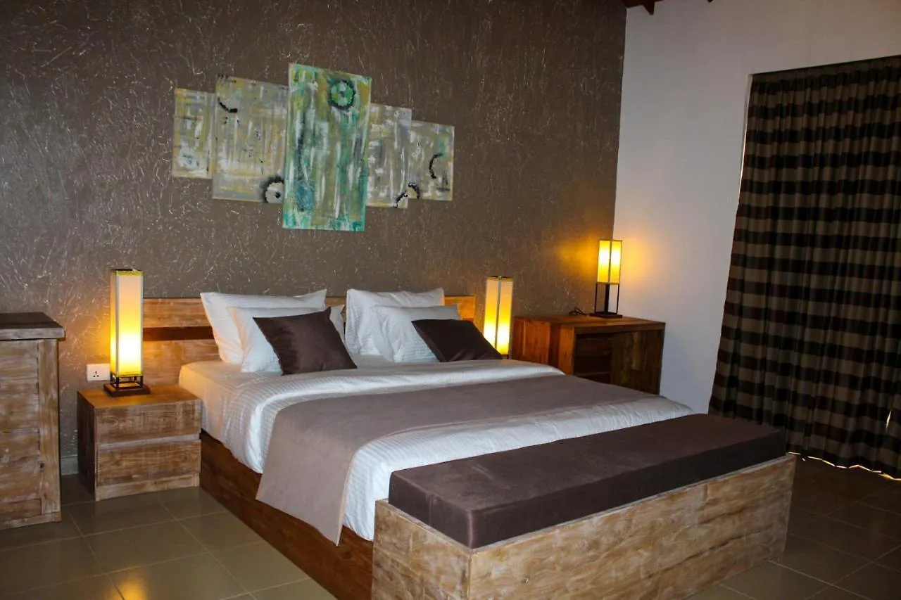 Aayu Lagoon Negombo Hotel