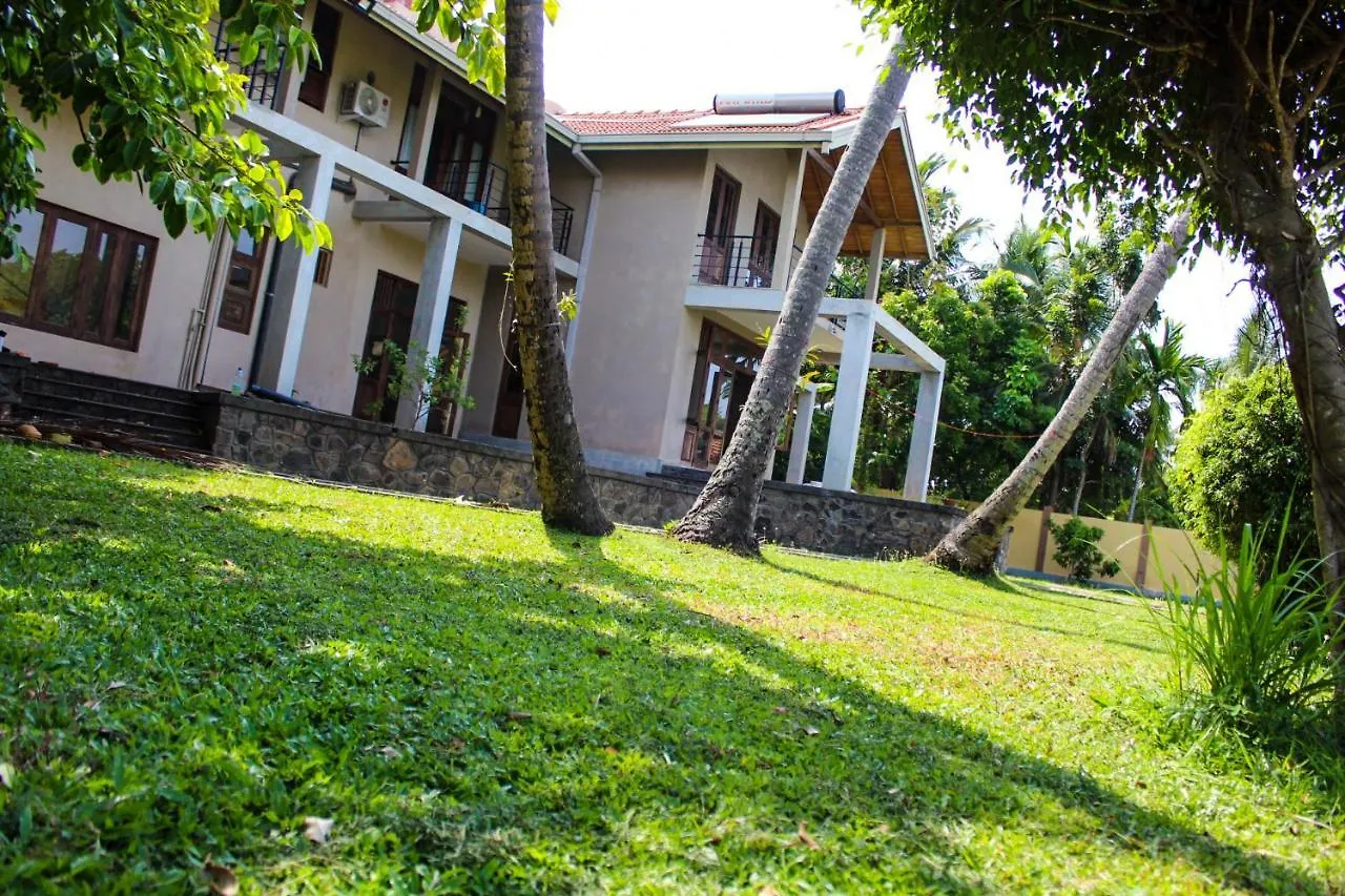 Aayu Lagoon Negombo Hotell