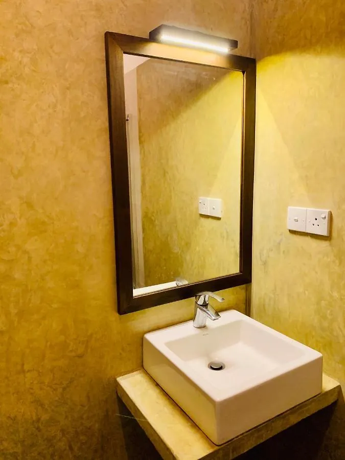 Aayu Lagoon Negombo Hotell